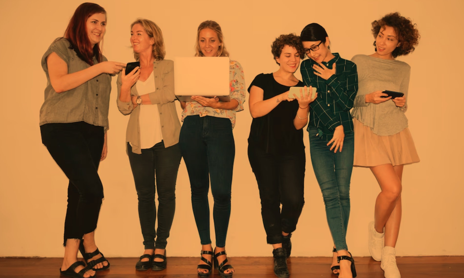 Mujeres en la era digital: Impacto y liderazgo en la tecnología
